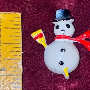 Vintage 1950s 1” Enamel Snowman scatter pin Brooch Christmas Holiday Jewelry
